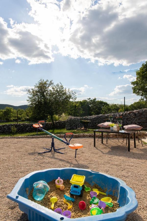 Holiday Home Sego With Private Pool Veliki Brocanac Zewnętrze zdjęcie